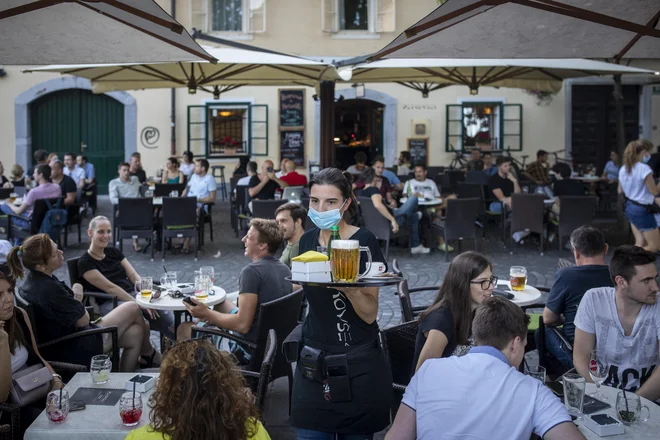 Cena hitrega antigenskega testa bo predvidoma znašala 12 evrov. »To je za gostince zelo hud udarec,« meni sindikalistka Breda Črnčec. FOTO: Uroš Hočevar
