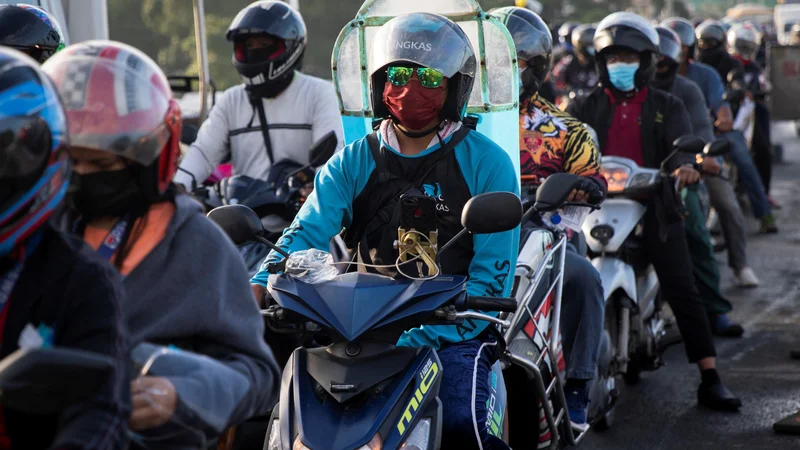 Fotografija: Motoristi so zelo ogrožena skupina na vseh cestah. FOTO: Eloisa Lopez/Reuters