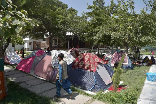 Begunci s severa države v Kabulu. FOTO: Wakil Kohsar/AFP