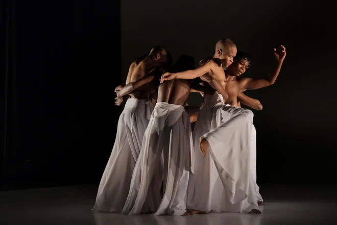 Dada Masilo / Dance Company je nase opozorila z uprizoritvijo Žrtvovanje.<br />
<br />
FOTO: John Hogg