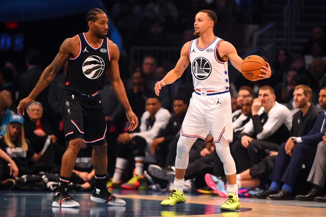 Stephen Curry (levo) in Kawhi Leonard sta si z novima pogodbama dodobra napolnila bančni račun. FOTO: Usa Today Sports