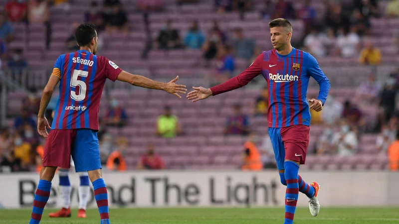 Fotografija: Gerard Pique (desno) in Sergio Busquets sta otroka Barcelone in sta vodji v slačilnici in na igrišču. FOTO: Josep Lago/AFP