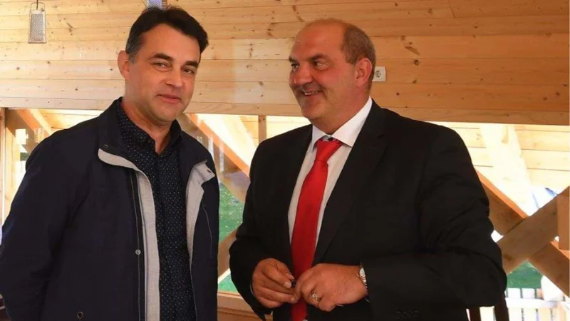 Fotografija: Ivana Kendo (na fotografiji levo) je za direktorja občinske uprave javno podprl lastnik Eko resorta Matjaž Zorman (desno). Foto Facebook
