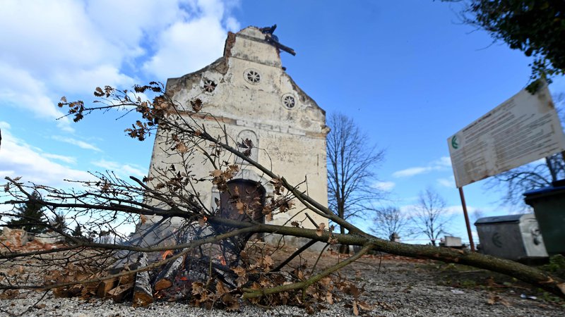 Fotografija: Fotografija iz letošnjega februarja. Rušilni potres je 29. decembra lani uničil Petrinjo. FOTO: Denis Lovrovic/Afp