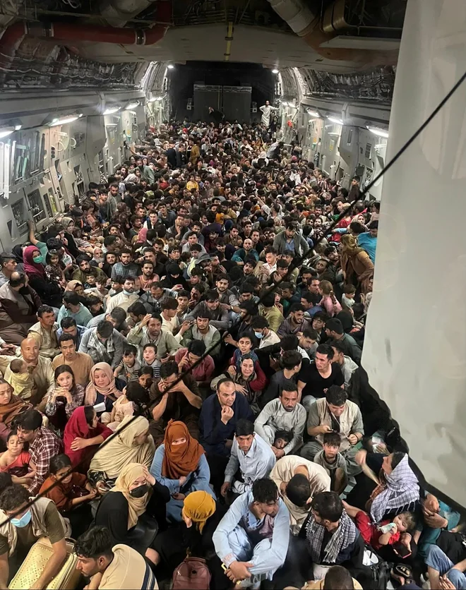 V letalu je bilo več kot 600 ljudi. FOTO: Courtesy Of Defense One/Reuters