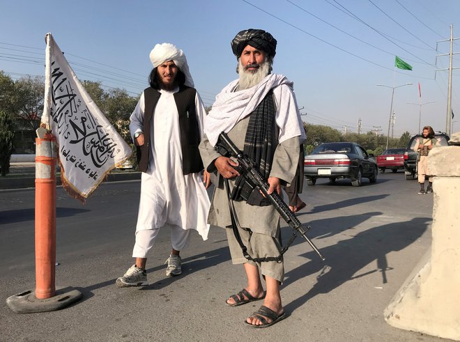 Afganistanci, ki so ostali v Kabulu, v strahu pričakujejo, kaj sledi. FOTO: Reuters