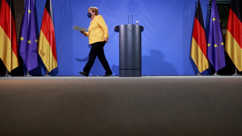 Fotografija: V zapuščino dolgoletne kanclerke Angele Merkel se bo zapisal tudi debakel v Afganistanu. FOTO: Odd Andersen/Reuters