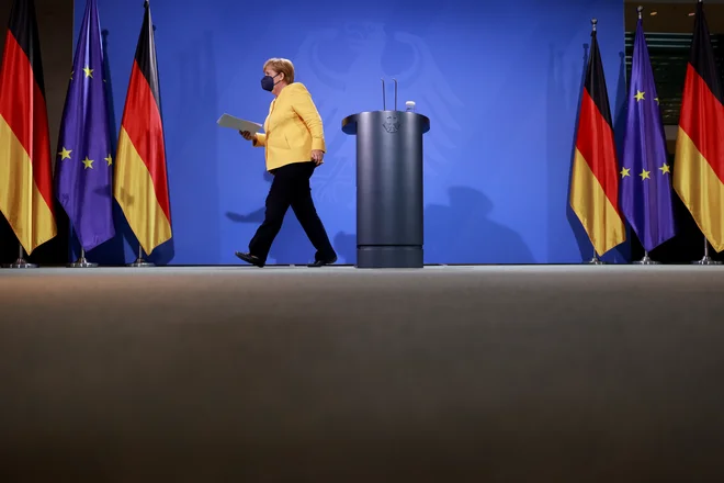 V zapuščino dolgoletne kanclerke Angele Merkel se bo zapisal tudi debakel v Afganistanu. FOTO: Odd Andersen/Reuters
