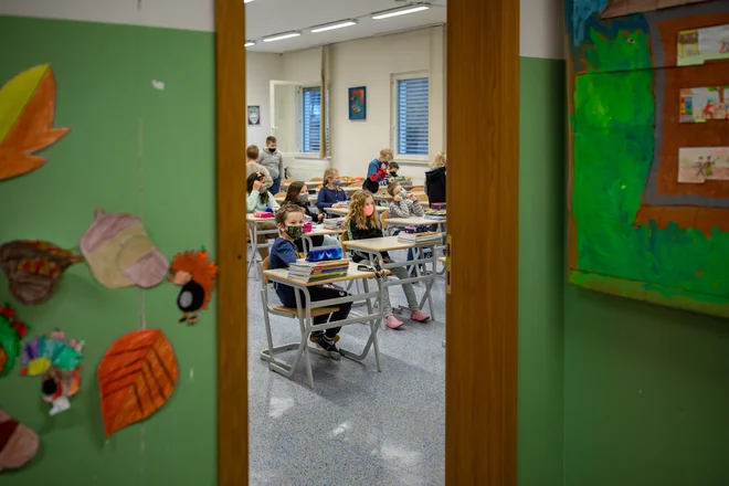 Informacije o začetku šolskega leta bodo ravnatelji vrtcev, osnovnih in srednjih šol ter predstavniki sindikatov dobili jutri. FOTO: Voranc Vogel/Delo