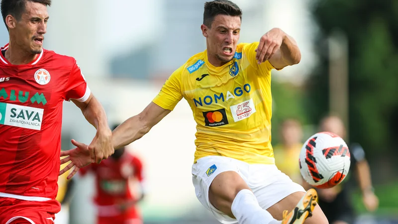Fotografija: Po uvodnih dveh tekmah brez golov je Loren Maružin v Fazaneriji dosegel tudi prvi Bravov gol v sezoni. FOTO: NK Bravo/Sportida