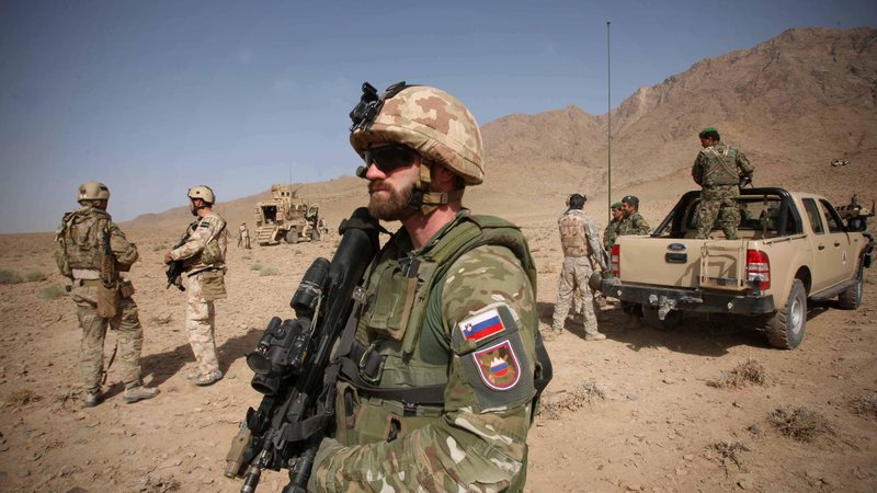 Fotografija: V sedemnajstih letih se je v Afganistanu izmenjalo 1400 slovenskih vojakov. FOTO: Jure Eržen/Delo