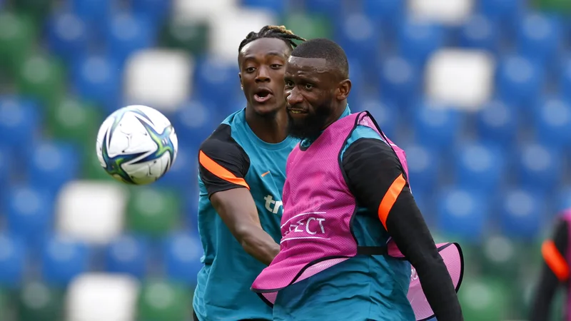 Fotografija: Tammy Abraham, levo, je London zamenjal za večno mesto. FOTO: Jason Cairnduff/Reuters
