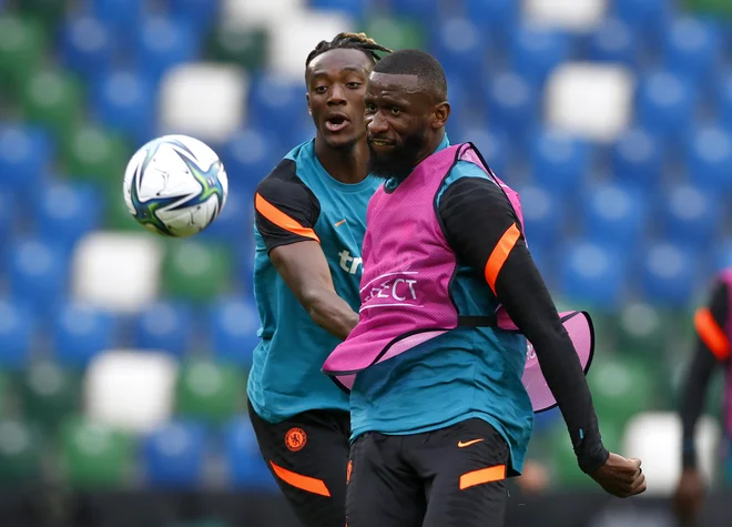 Tammy Abraham, levo, je London zamenjal za večno mesto. FOTO: Jason Cairnduff/Reuters