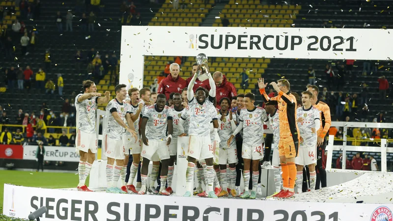 Fotografija: Münchenčani so osvojili prvo lovoriko v sezoni. FOTO: Leon Kuegeler(Reuters