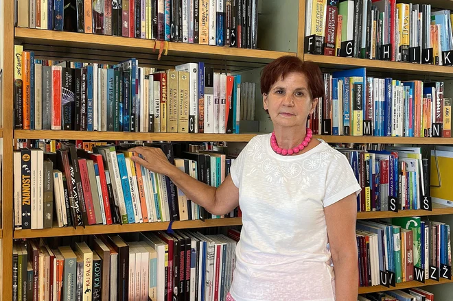 &raquo;Knjižničarji moramo biti vedno korak pred člani in uporabniki ter jim ponuditi različne storitve, še preden se ti zavedo, da jih potrebujejo,&laquo; pravi Vesna Horžen. Foto Simona Fajfar