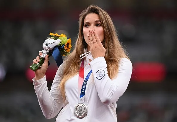 Medalja je le spominek, denar pa lahko reši življenje, je povedala Poljakinja. FOTO: Twitter