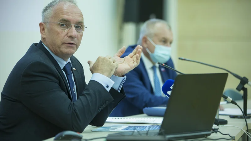 Fotografija: Notranji minister Aleš Hojs vztraja, da je bila objava imen in plač policistov povsem zakonita. FOTO: Jure Eržen/Delo