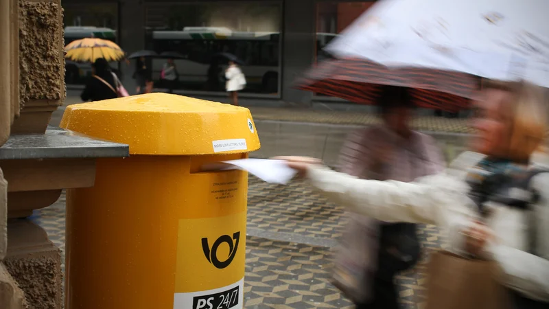 Fotografija: Kokot, ki vodi Pošto Slovenije, je po naših informacijah tudi razlog za hude notranje koalicijske spore. FOTO: Jure Eržen/Delo