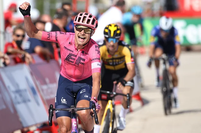 Magnus Cort Nielsen se veseli zmage in da je ugnal Rogliča. FOTO: Jose Jordan Afp