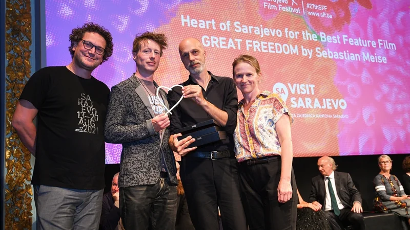 Fotografija: Sebastian Meise z ekipo na podelitvi nagrad. FOTO: Arhiv 27. sarajevskega filmskega festivala