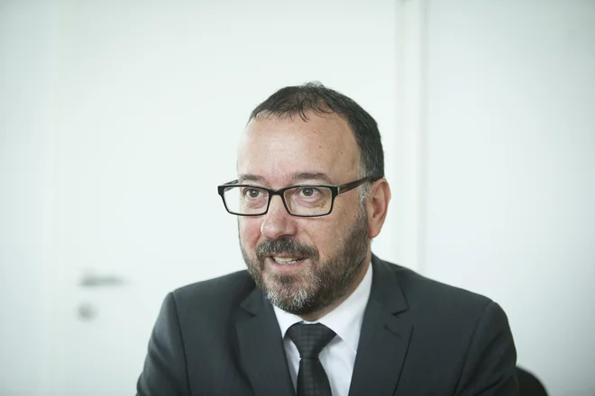Samo Červek: Določba o obvezni ustni obravnavi v praksi ni zaživela, kar kaže na to, da je neživljenjska in nepotrebna. FOTO: Jože Suhadolnik/Delo
