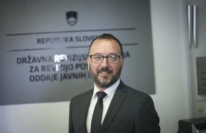 Po oceni Sama Červeka, predsednika DKOM, bi bilo dobro, da bi zakon o javnem naročanju spisali popolnoma na novo, v najbolj enostavni obliki in ob upoštevanju evropskih direktiv. FOTO: Jože Suhadolnik/Delo