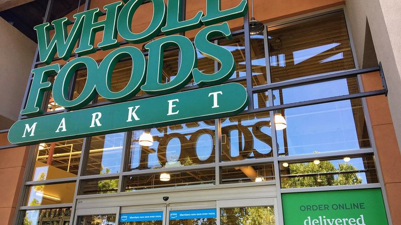 Fotografija: Veriga trgovin Whole Foods Market bo postala izhodišče za nove, večje trgovine Amazona. FOTO: Whole Foods Market