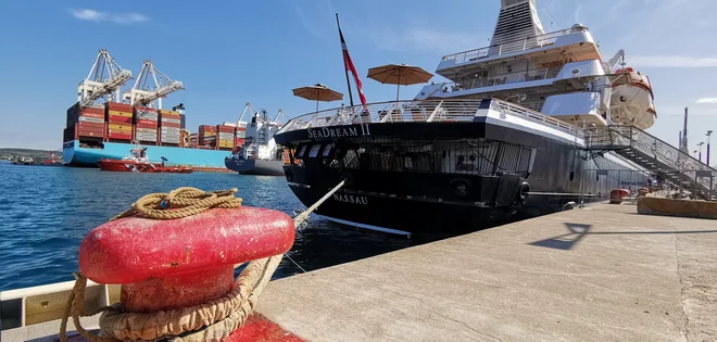 Na SeaDreamu iz Nassaua lahko sanjajo morje samo cepljeni turisti. FOTO: Boris Šuligoj/Delo