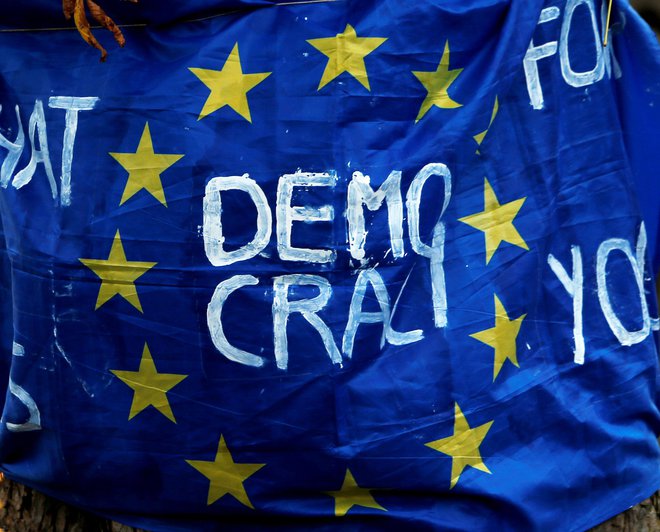 Evropa lahko obstane le, če se ne bo pustila raztrgati na političnih vrhovih. FOTO: Darrin Zammit Lupi/Reuters