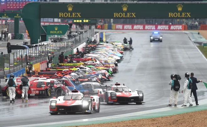 Mike Conway na ogrevanju pred 89. dirko 24 ur Le Mansa. FOTO: Jean-Francois Monier/AFP