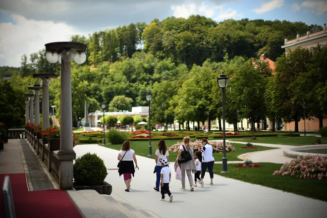 V državi je 3.496 aktivnih primerov okužb z novim koronavirusom. FOTO: Jure Eržen/Delo