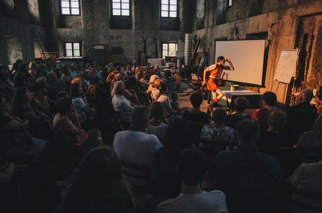 <em>Na </em><em>Festivalu kulture Kostanjevica</em> letos gostijo osem glasbenih skupin, štiri gledališke predstave, delavnico dramskega pisanja, literarni zajtrk in okroglo mizo. FOTO: Nastja Frey Gorše