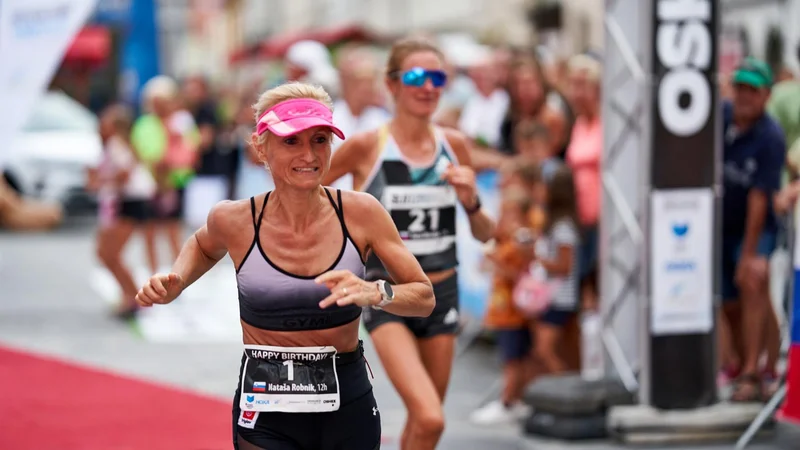 Fotografija: Slovenski 12-urni tek je edini ultramaraton, ki poteka v centru mesta, v Sloveniji in širše. FOTO: Klemen Udovč