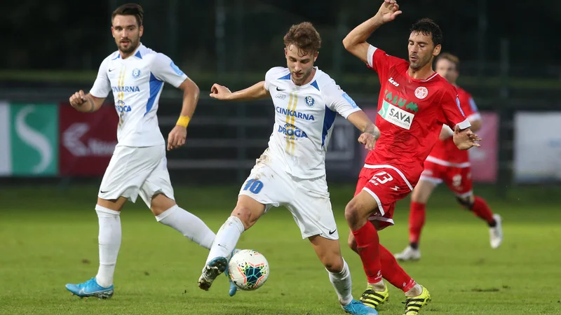 Fotografija: Jakob Novak je bil pred dvema letoma s Celjem državni nogometni prvak, zdaj pa bo 23-letni zvezni igralec kariero nadaljeval v Turčiji. FOTO: Tadej Regent