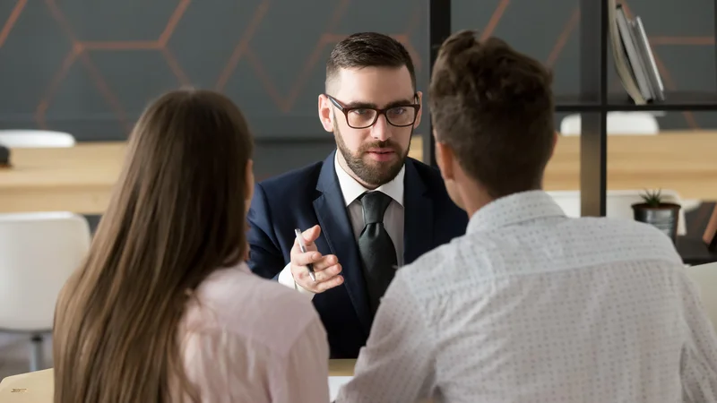 Fotografija: Finančni sektor mora analizirati, kje bo imel dolgoročno primanjkljaje ter narediti načrt, kako jih pokriti. FOTO: Fiskez/Shutterstock