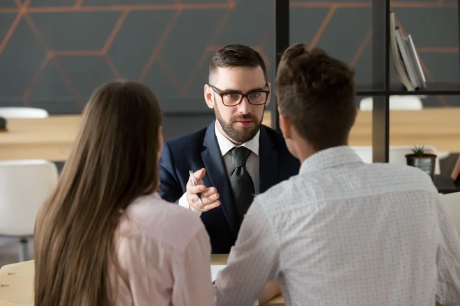 Finančni sektor mora analizirati, kje bo imel dolgoročno primanjkljaje ter narediti načrt, kako jih pokriti. FOTO: Fiskez/Shutterstock