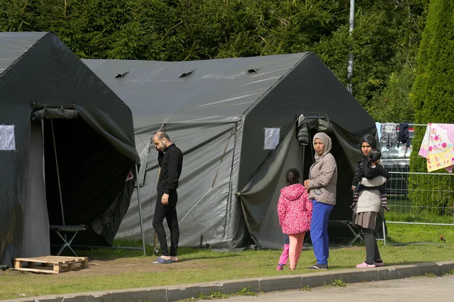 Begunci kamp ob meji med Litvo in Belorusijo. FOTO: Ints Kalnins/Reuters