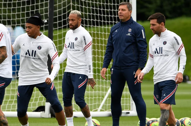 Messi (skrajno desno) naj bi imel še več možnosti za nedeljski nastop kot Neymar. FOTO: Bertrand Guay/AFP