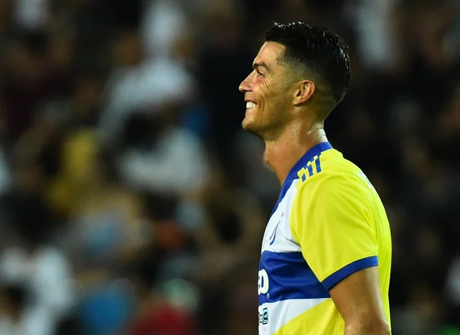 Ronaldo (na fotografiji) je prvo ligaško tekmo Juventusa v novi sezoni presenetljivo začel na klopi. Vsi v klubu so trmasto ponavljali, da to ni znak, da odhaja. Toda ... FOTO: Massimo Pinca/Reuters