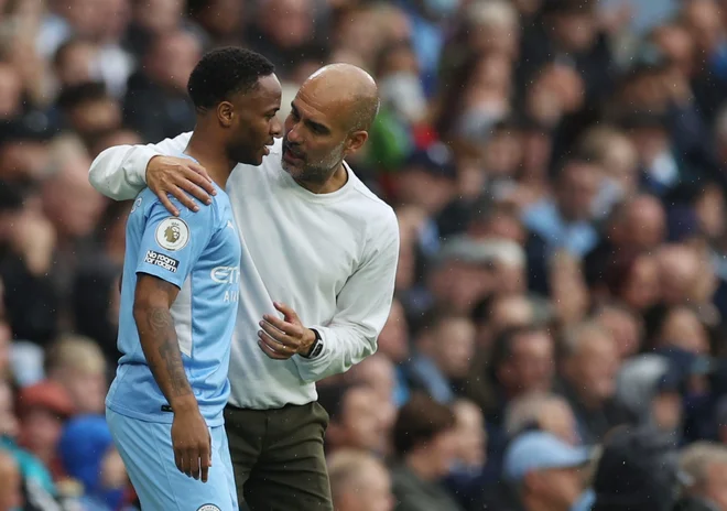 Pomembno vlogo bi lahko v naslednjih urah oziroma dneh odigral tudi Raheem Sterling, na katerega Josep Guardiola (oba na fotografiji) očitno ne računa več. FOTO: Lee Smith/Action Images