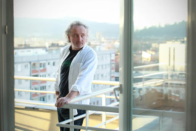 Peter Bratuša, ki se z nostalgijo spominja snemanja <em>Babica gre na jug</em>, ve: &raquo;V filmu morajo biti emocije. Če jih znamo povedati, se dotaknemo vseh.&laquo; FOTO: Jure Eržen