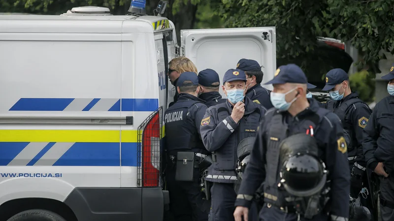 Fotografija: Predsednik SPS meni, da bi morala biti odločitev od testiranju stvar vsakega posameznega policista. FOTO: Blaž Samec/Delo