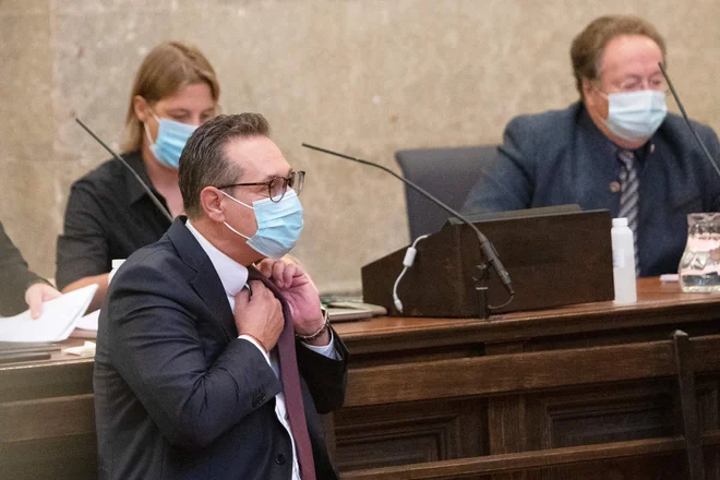Stracheja so obsodili na 15 mesecev pogojne kazni. FOTO: Alex Halada/AFP