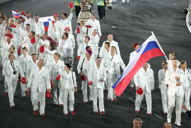 Beno Lapajne je vodil strumno slovensko četo na slovesnem odprtju poletnih olimpijskih iger v Atenah. FOTO: Mike Blake/Reuters