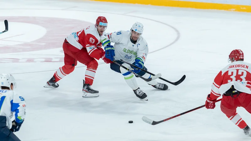 Fotografija: Blede predstave slovenske reprezentance ni mogel zasukati niti naš prvi zvezdnik Anže Kopitar. FOTO: Mathias Dulsrud