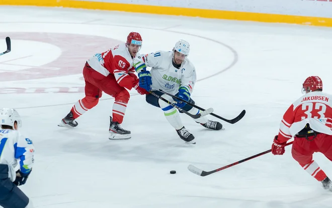 Blede predstave slovenske reprezentance ni mogel zasukati niti naš prvi zvezdnik Anže Kopitar. FOTO: Mathias Dulsrud