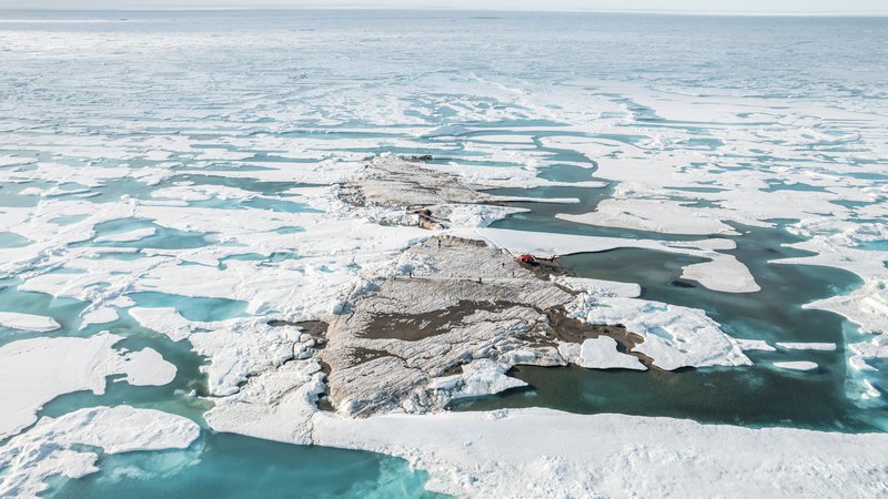 Fotografija: Ekipa, ki je otok odkrila, je predlagala, da se poimenuje Qeqertaq Avannarleq, kar v grenlandščini pomeni »najsevernejši otok«. FOTO: Julian Charriere via Reuters