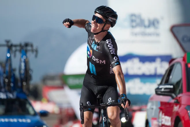 Romain Bardet je dobil etapo in oblekel pikčasto majico kralja gora. FOTO: Jorge Guerrero/AFP