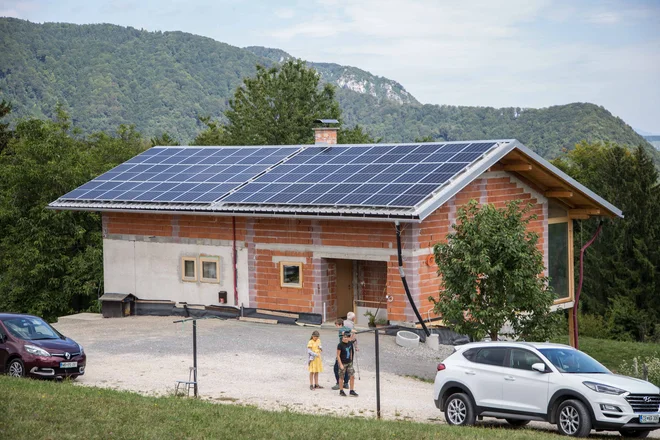 Vse strehe v vaseh in mestih bi pokrili s sončnimi elektrarnami.<br />
FOTO: Jure Čulk