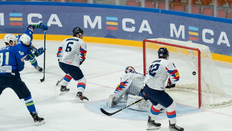Fotografija: Žiga Jeglič je takole dosegel prvi gol na tekmi za slovensko reprezentanco. FOTO: Mathias Dulsrud-Gørannson